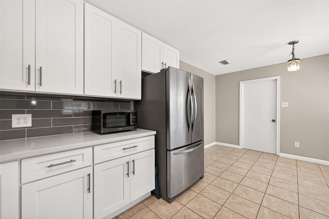 9011 Roos Road, Houston, TX 77036
