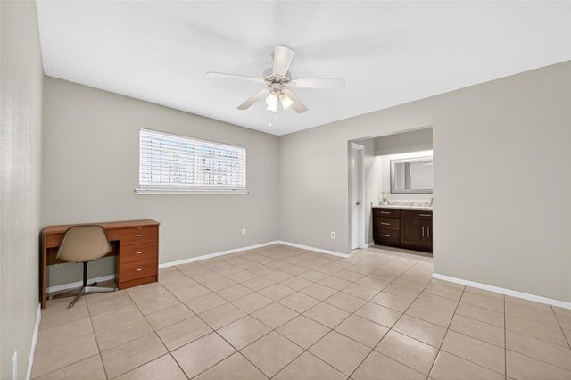 9011 Roos Road, Houston, TX 77036
