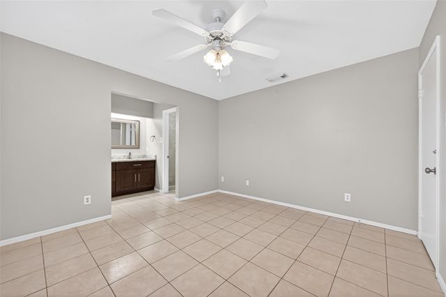 9011 Roos Road, Houston, TX 77036