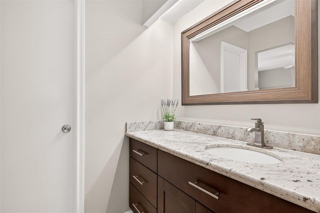 9011 Roos Road, Houston, TX 77036