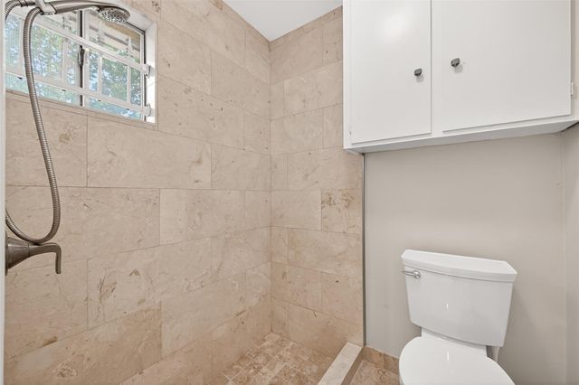 9011 Roos Road, Houston, TX 77036
