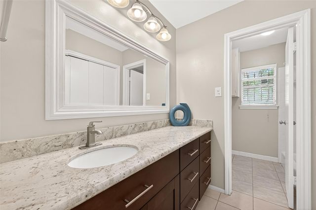 9011 Roos Road, Houston, TX 77036