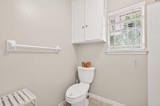 9011 Roos Road, Houston, TX 77036