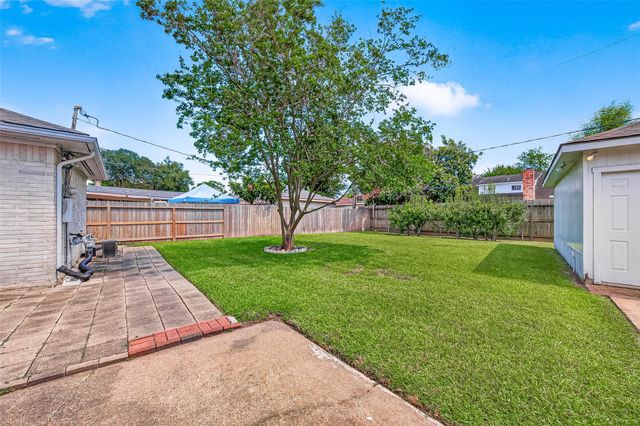 9011 Roos Road, Houston, TX 77036