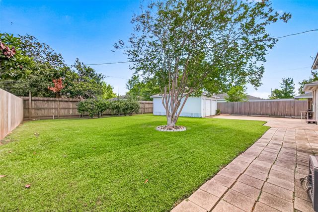 9011 Roos Road, Houston, TX 77036