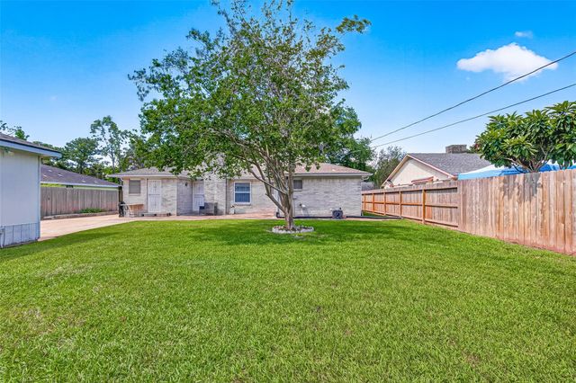 9011 Roos Road, Houston, TX 77036