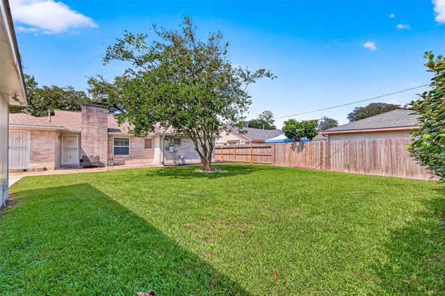 9011 Roos Road, Houston, TX 77036
