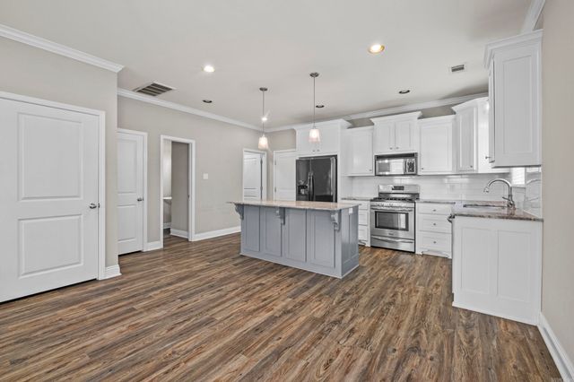 221 Prospect Park Circle, Bryant, AR 72022