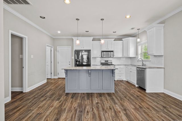 221 Prospect Park Circle, Bryant, AR 72022