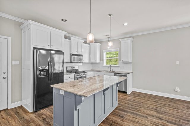 221 Prospect Park Circle, Bryant, AR 72022