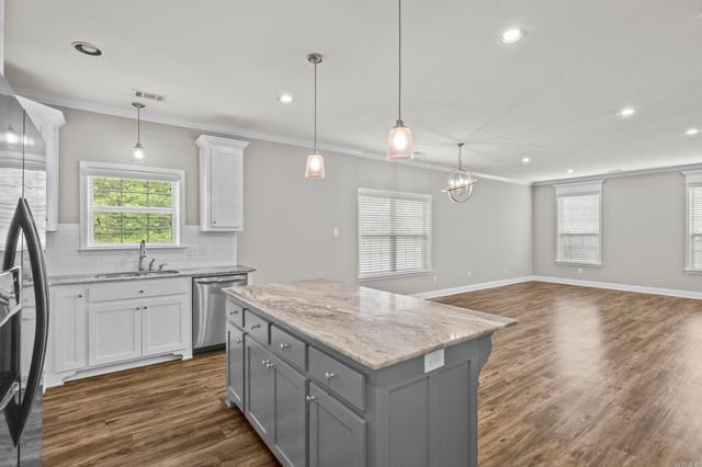 221 Prospect Park Circle, Bryant, AR 72022