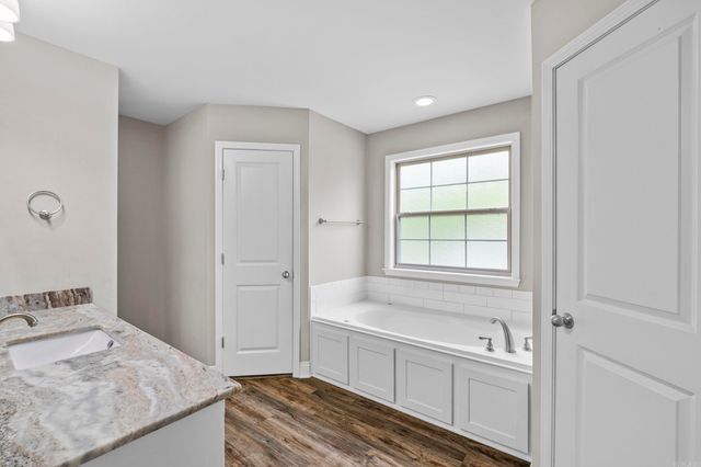 221 Prospect Park Circle, Bryant, AR 72022