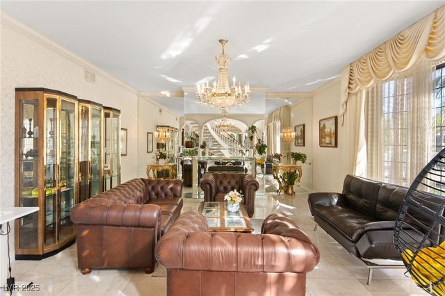 2834 Queens Courtyard Drive, Las Vegas, NV 89109