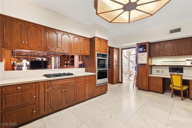 2834 Queens Courtyard Drive, Las Vegas, NV 89109