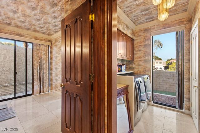 2834 Queens Courtyard Drive, Las Vegas, NV 89109