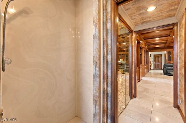 2834 Queens Courtyard Drive, Las Vegas, NV 89109