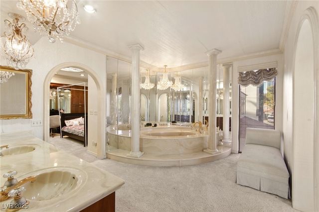 2834 Queens Courtyard Drive, Las Vegas, NV 89109