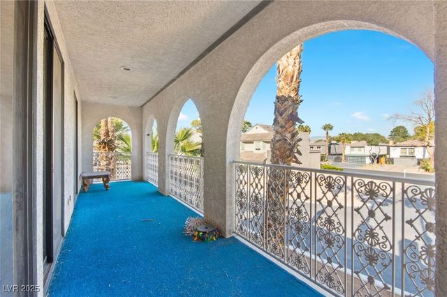 2834 Queens Courtyard Drive, Las Vegas, NV 89109