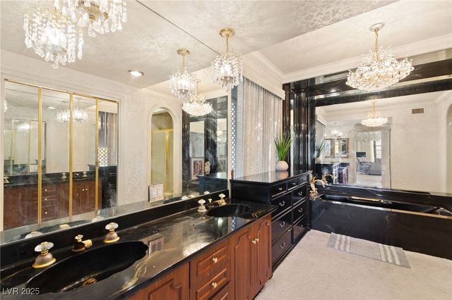 2834 Queens Courtyard Drive, Las Vegas, NV 89109