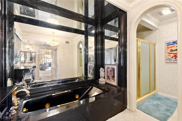 2834 Queens Courtyard Drive, Las Vegas, NV 89109