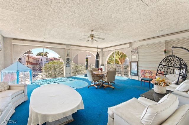 2834 Queens Courtyard Drive, Las Vegas, NV 89109