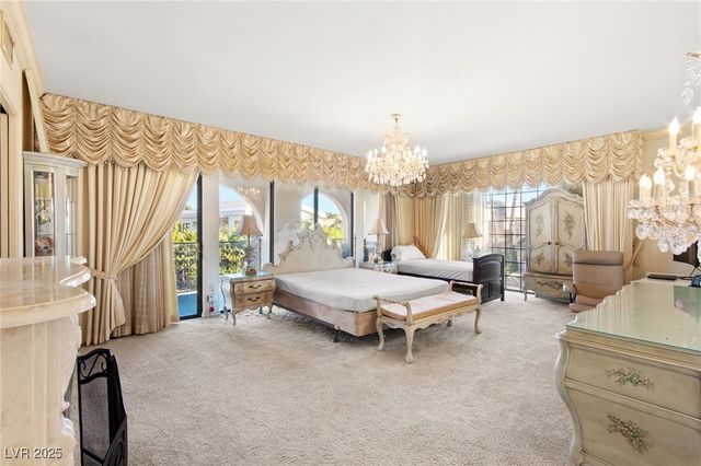 2834 Queens Courtyard Drive, Las Vegas, NV 89109