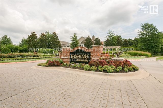4261 NE Meadowcreek Circle 105, Fayetteville, AR 72703