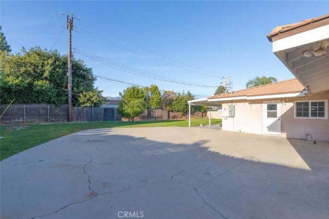 5651 Magnolia Avenue, Rialto, CA 92377