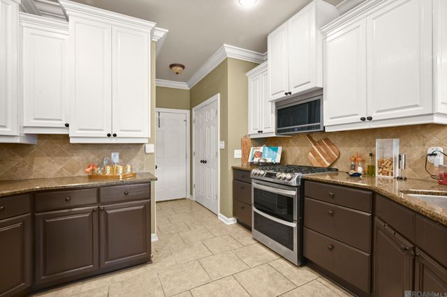 19886 Stone Hill Dr, Denham Springs, LA 70726