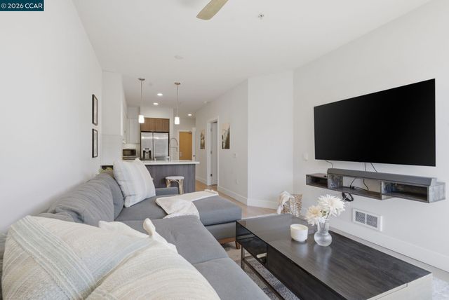 901 Jefferson St 513, Oakland, CA 94607