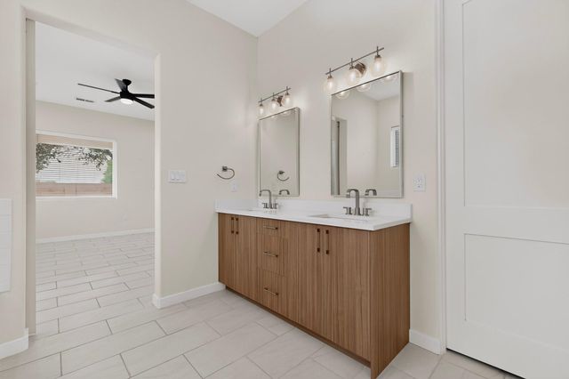 86 Rancho Pequenos Way NW, Albuquerque, NM 87107