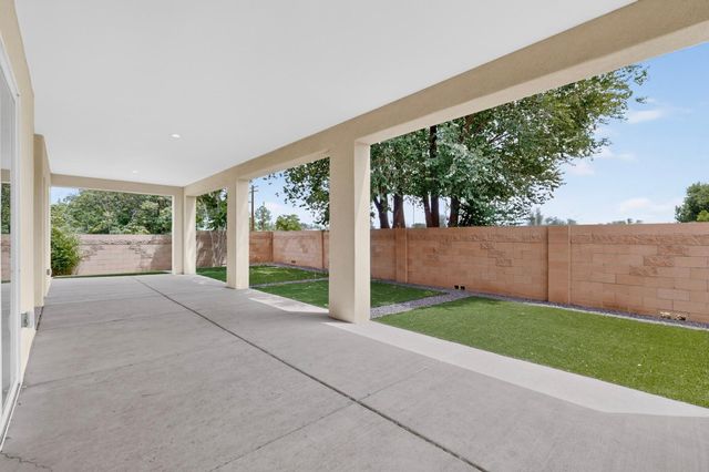 86 Rancho Pequenos Way NW, Albuquerque, NM 87107