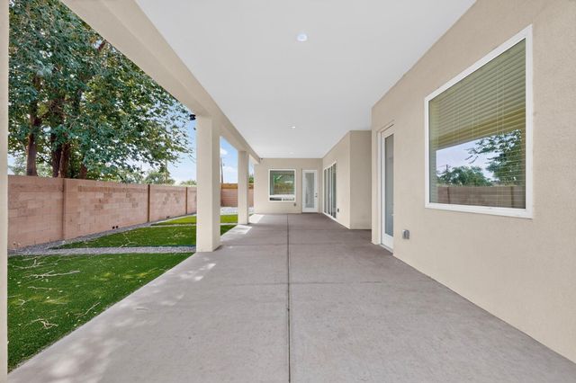 86 Rancho Pequenos Way NW, Albuquerque, NM 87107