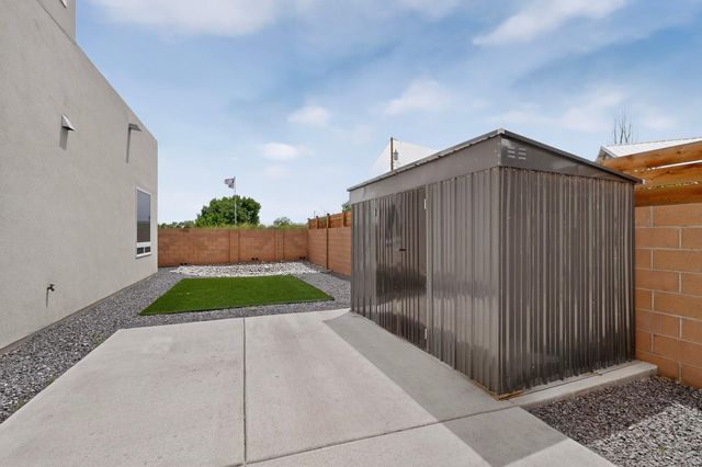 86 Rancho Pequenos Way NW, Albuquerque, NM 87107