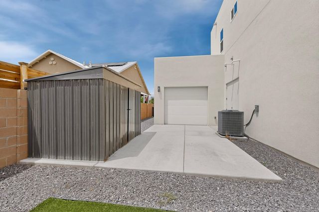 86 Rancho Pequenos Way NW, Albuquerque, NM 87107
