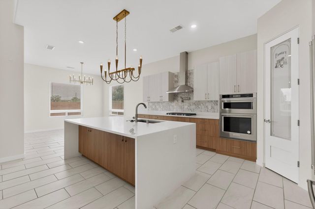 86 Rancho Pequenos Way NW, Albuquerque, NM 87107