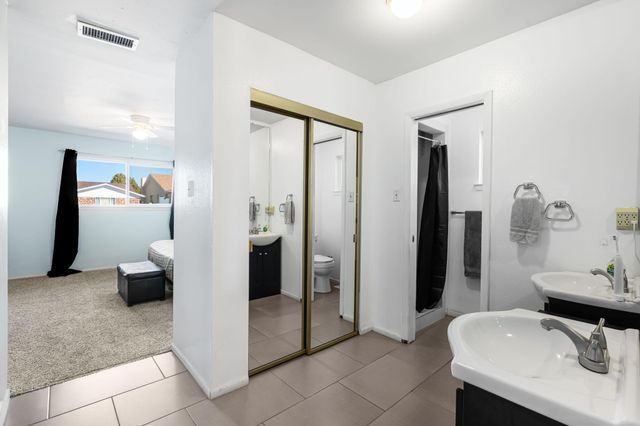 8708 Delamar Avenue NE, Albuquerque, NM 87111