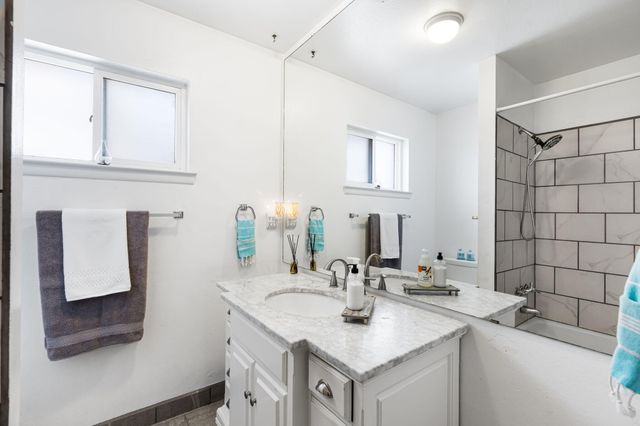 8708 Delamar Avenue NE, Albuquerque, NM 87111