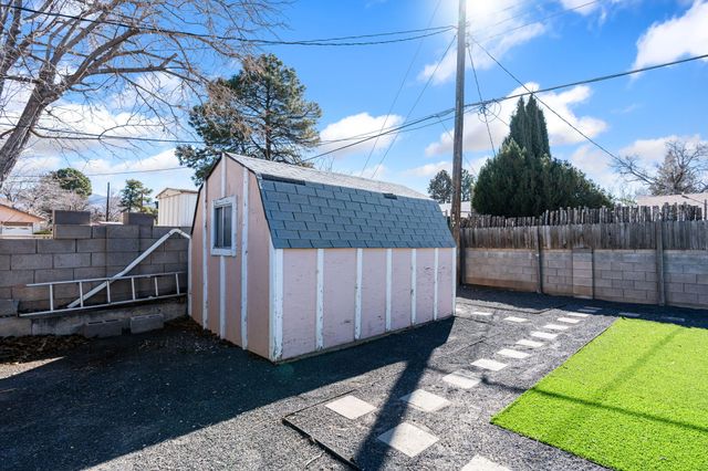 8708 Delamar Avenue NE, Albuquerque, NM 87111