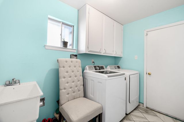 8708 Delamar Avenue NE, Albuquerque, NM 87111