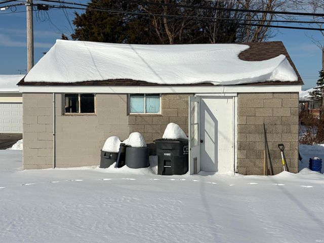 1523 4th Street, Bedford, IN 47421