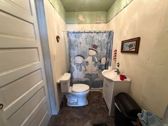 1523 4th Street, Bedford, IN 47421