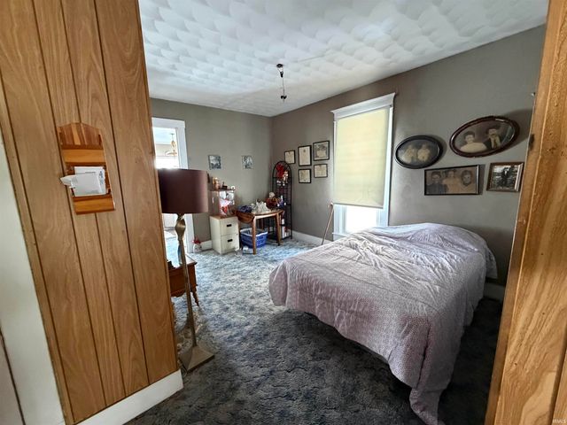 1523 4th Street, Bedford, IN 47421