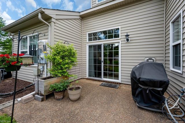 1525 Scoonie Pointe DR, Chesapeake, VA 23322
