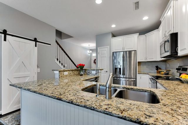 1525 Scoonie Pointe DR, Chesapeake, VA 23322