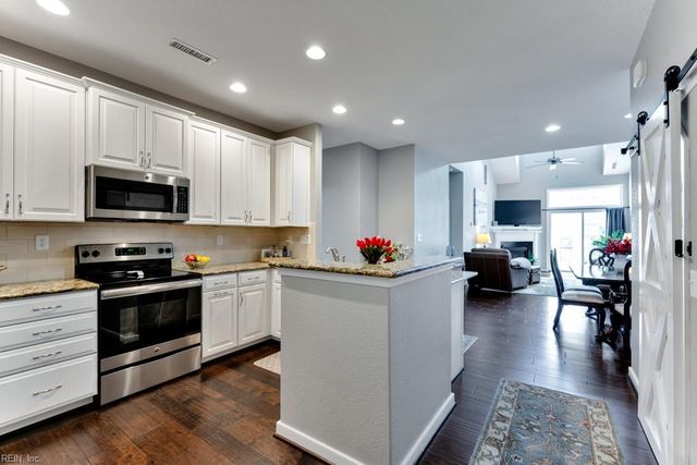 1525 Scoonie Pointe DR, Chesapeake, VA 23322