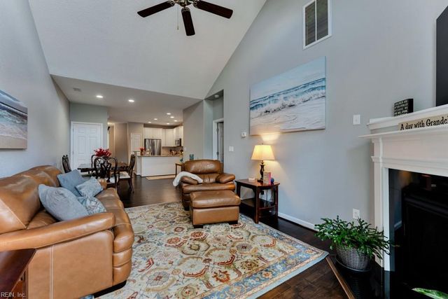 1525 Scoonie Pointe DR, Chesapeake, VA 23322
