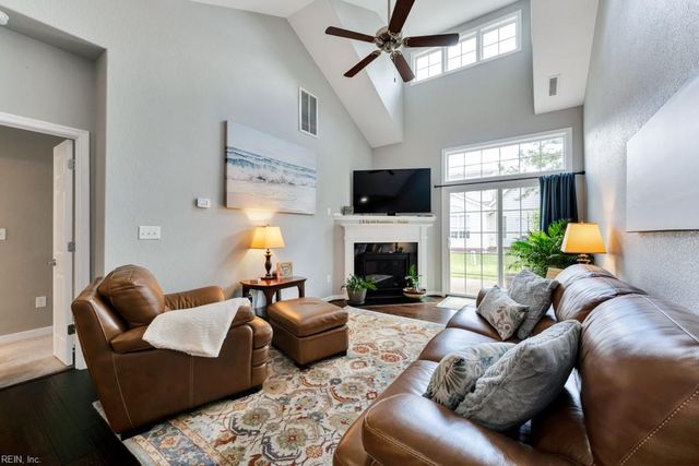 1525 Scoonie Pointe DR, Chesapeake, VA 23322
