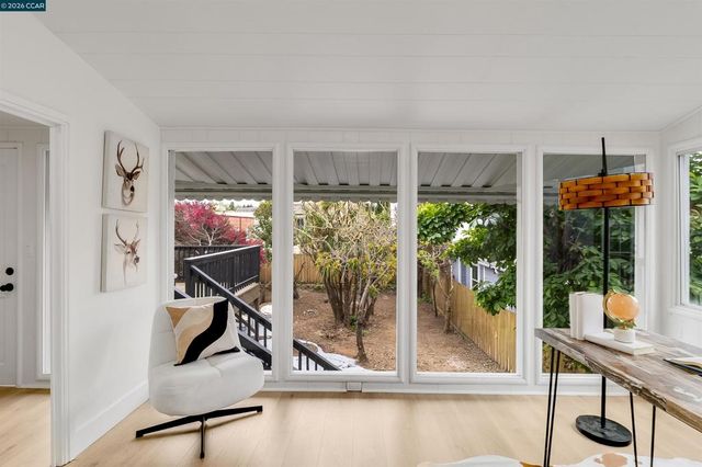 4152 Howe St, Oakland, CA 94611