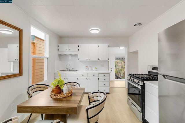 4152 Howe St, Oakland, CA 94611